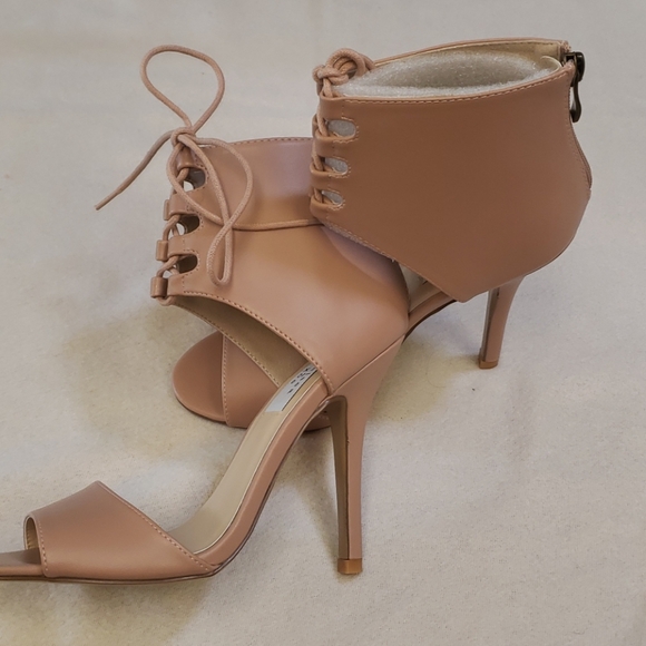 Chelsea & Zoe sz 7.5 nude minimalist design heel - Picture 7 of 7